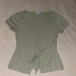 woman’s tied top